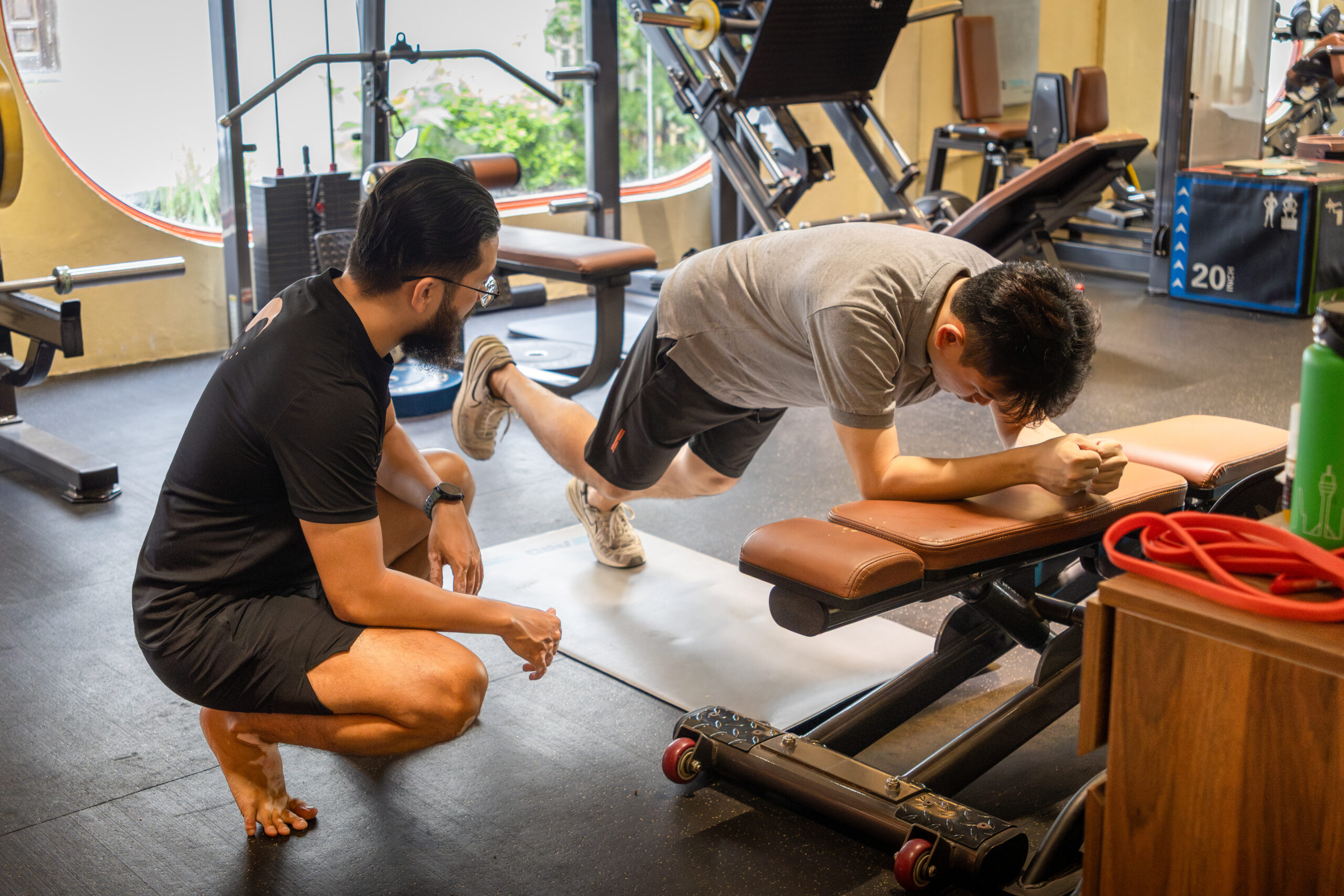 huấn luyện viên hướng dẫn tập 45 đến 60 phút mỗi ngày